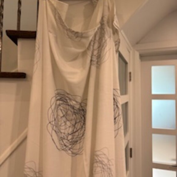 EUC Contemporary style curtains/drapes - Picture 3 of 3